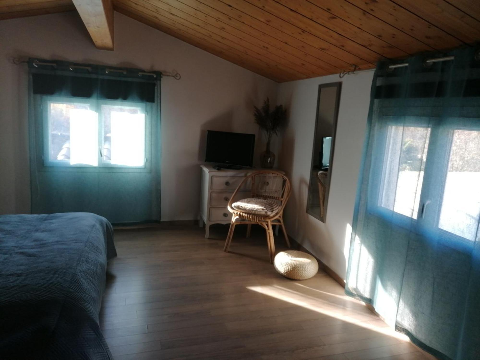 Chambre Familiale "Le Pecher" Saillans  Phòng bức ảnh